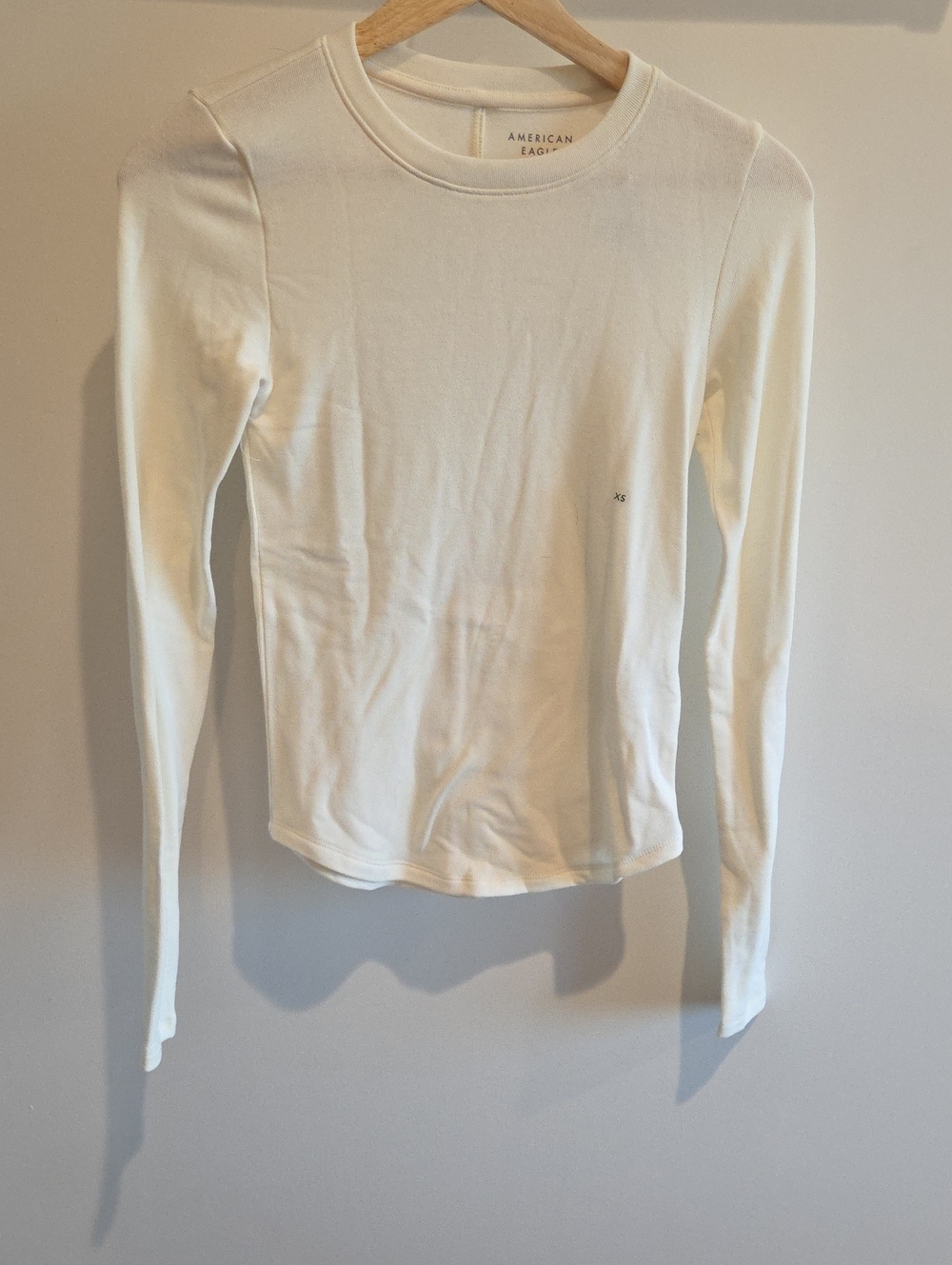 American Eagle Outfitters Cream Long Sleeve Crewneck Tee